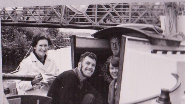 moored albert bridge, ruth, glyn, sigyn, bob